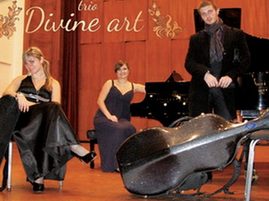 Divine art trio u DKCB-u