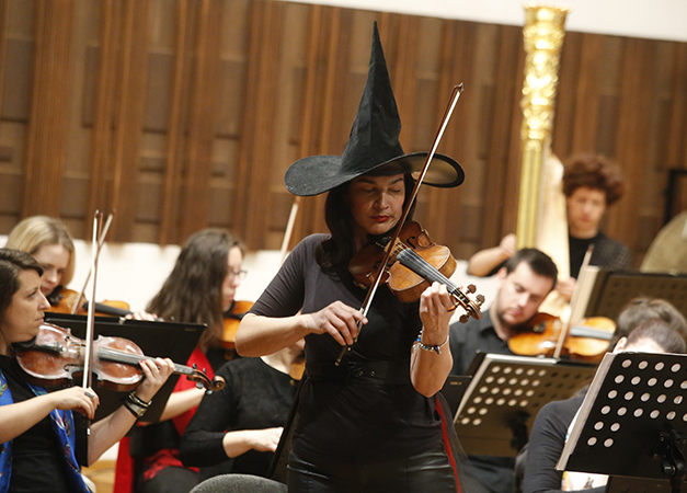 Veštica i maestro u Filharmoniji